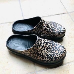OOFOS clogs Women’s size 10